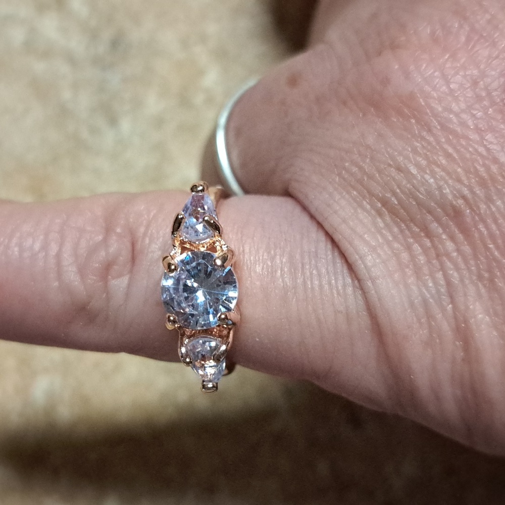 Rose gold fashion ring